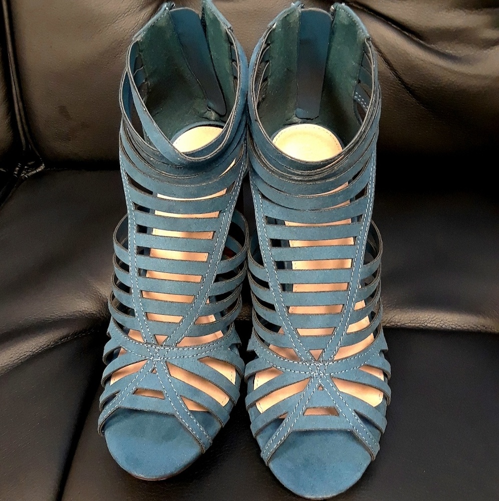 SHOES (MY WHOLE CLOSET IS ANY 2 FOR $15. JUST BUNDLE AND SEND OFFER)